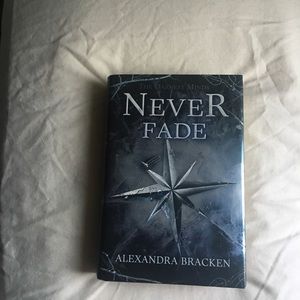 Never Fade By Alexandra Bracken